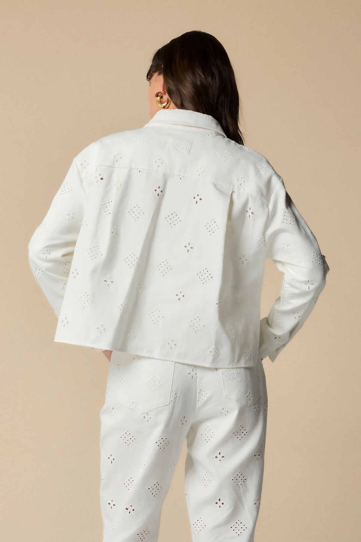 Chaqueta vaquera bordada blanca